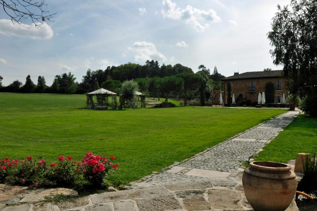 Hotel Domaine De La Ruisseliere Lacenas Exterior foto