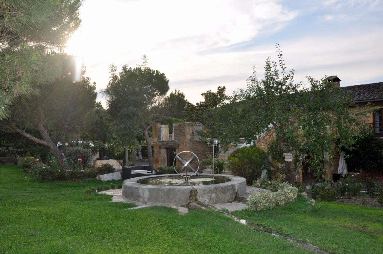 Hotel Domaine De La Ruisseliere Lacenas Exterior foto