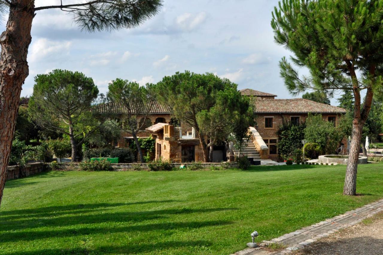 Hotel Domaine De La Ruisseliere Lacenas Exterior foto